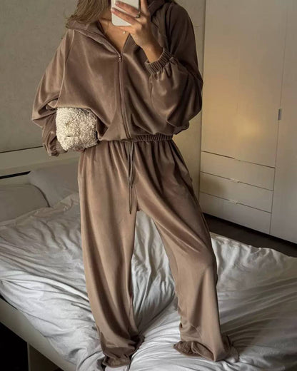 Velvet Tracksuit Set – Zip-Up Hoodie Jacket & Wide-Leg Jogger Pants, Relaxed Fit