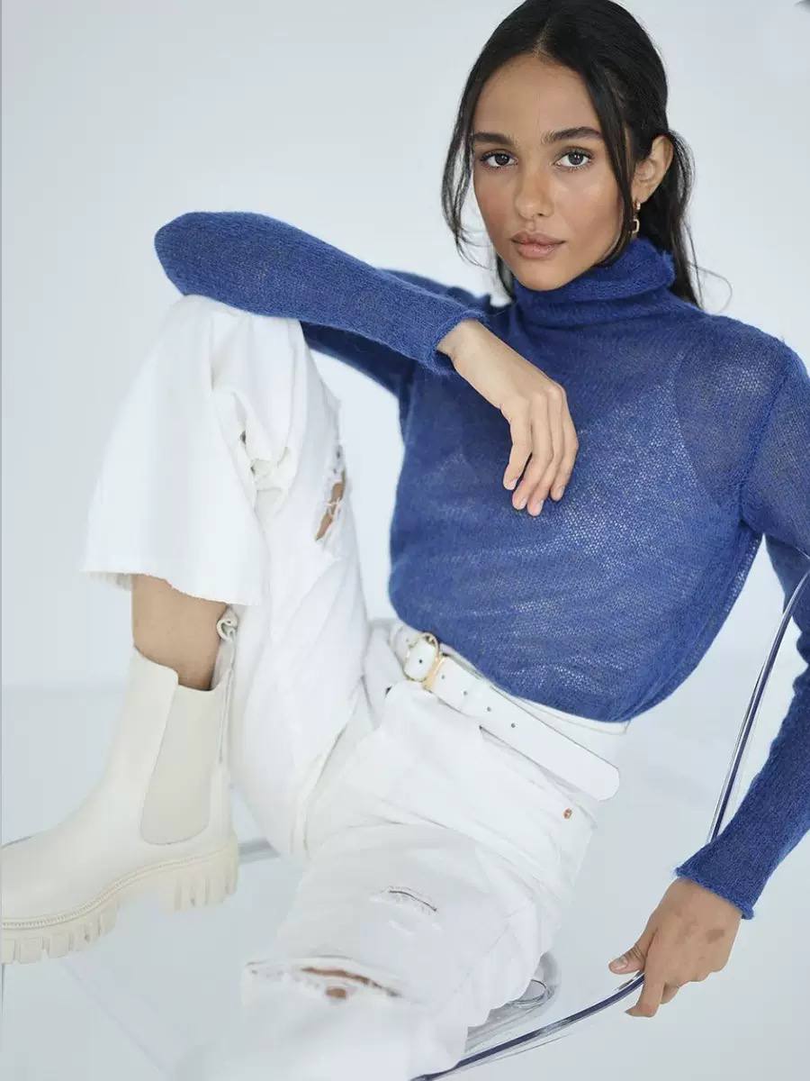 Turtleneck Knit Sweater – Long Sleeve, Lightweight Knit & Relaxed Fit