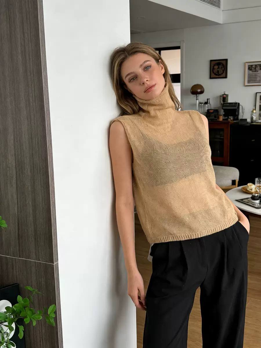 Sleeveless Turtleneck Knit Sweater – Lightweight Ribbed Knit & Relaxed Fit