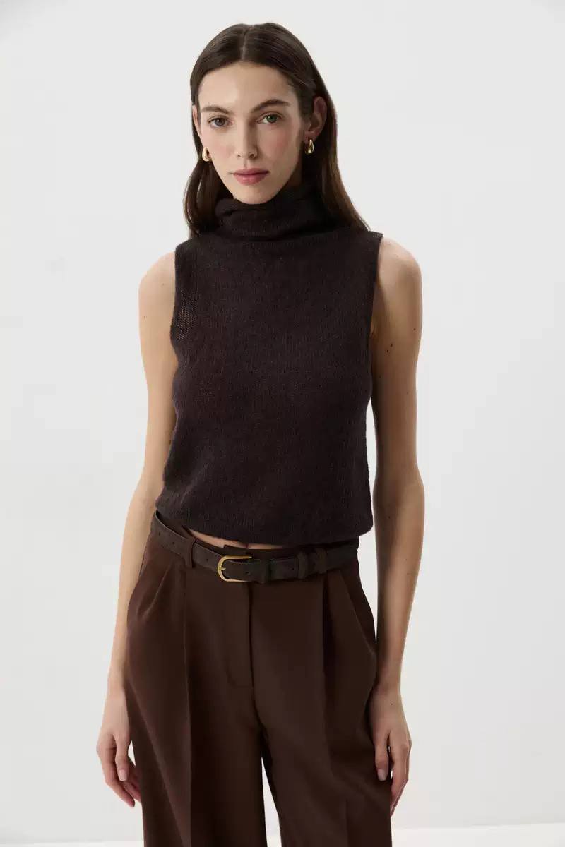 Sleeveless Turtleneck Knit Sweater – Lightweight Ribbed Knit & Relaxed Fit