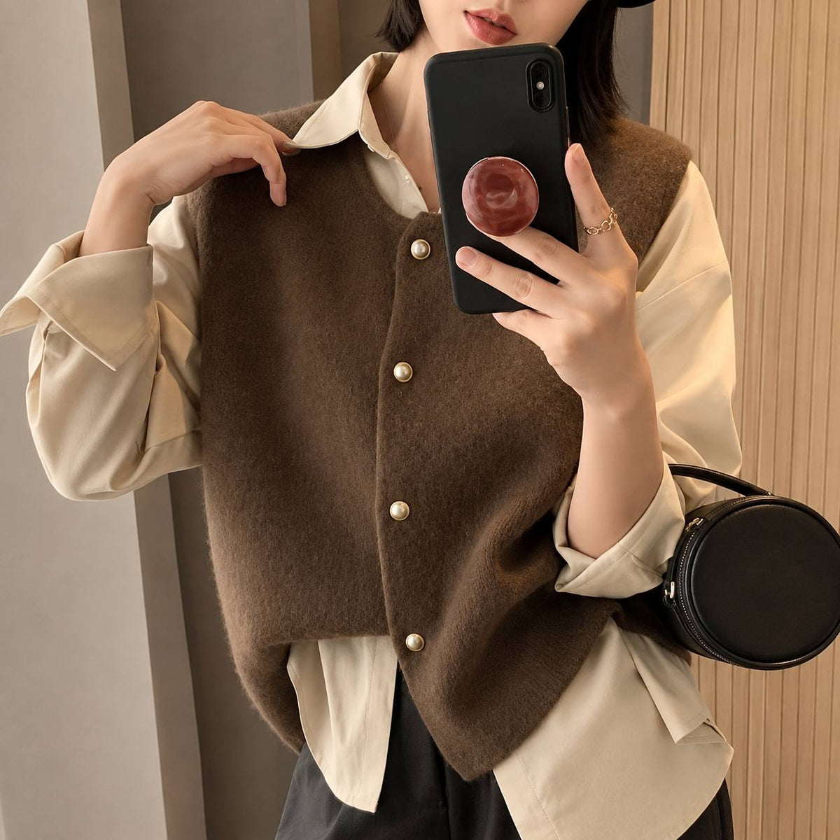 Women’s Elegant Sleeveless Button-Front Knit Vest